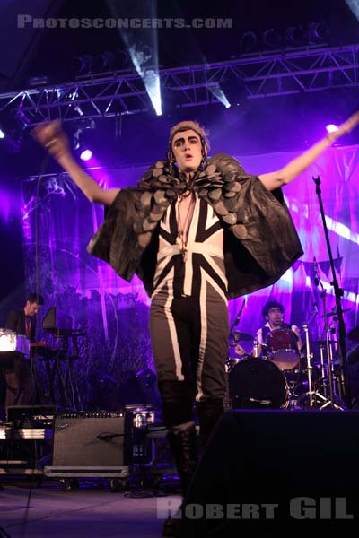 PATRICK WOLF - 2009-07-29 - PAREDES DE COURA (Portugal) - Praia do Tabuao - 